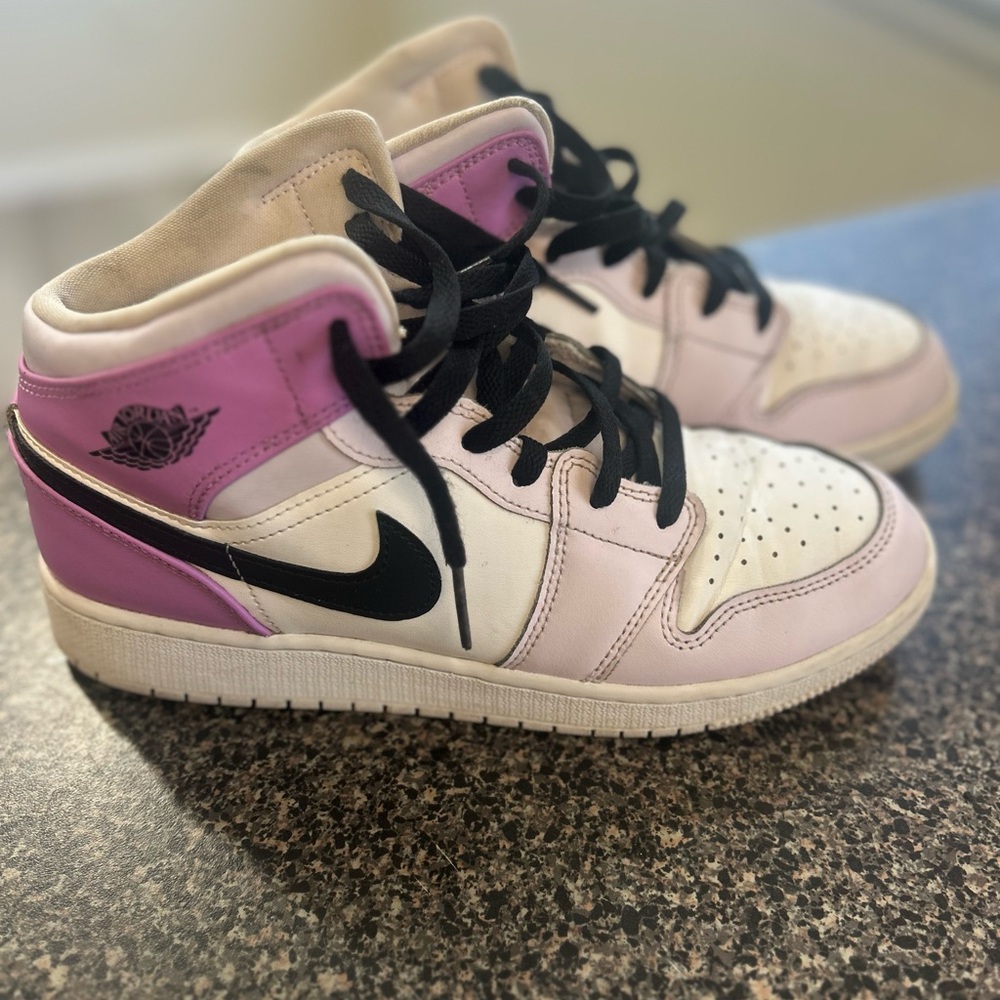Jordan Mid 1 GS Barely Grape sneakers in Purple, lavender, white & black